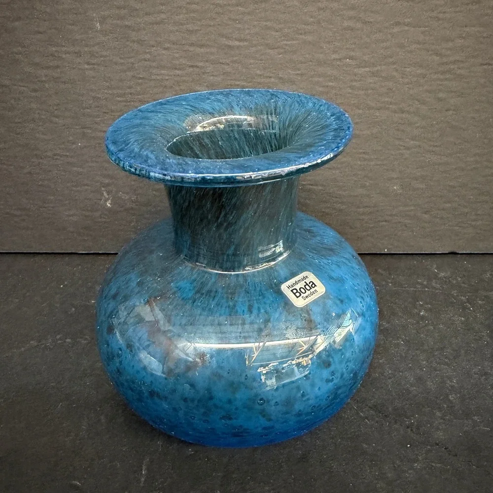 Signed Kosta Boda Art Glass Vase Deep Blue Kjell Engman 42653 4.5